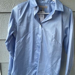 New with tag: Non iron banana republic fitted light blue shirt